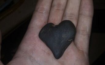 kamen u obliku srca kao talisman sreće